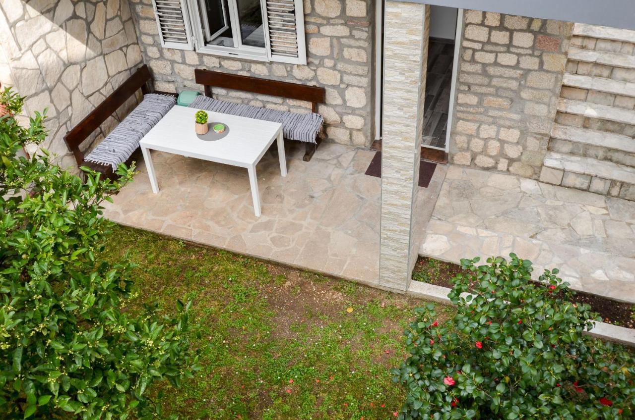 Modern Seaside Escape - Stunning Sea View - Private & Stylish Apartment Kotor Bagian luar foto