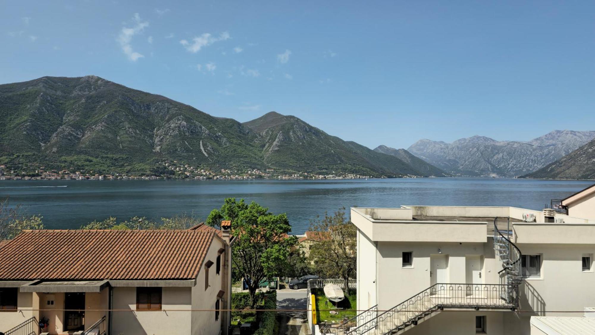Modern Seaside Escape - Stunning Sea View - Private & Stylish Apartment Kotor Bagian luar foto