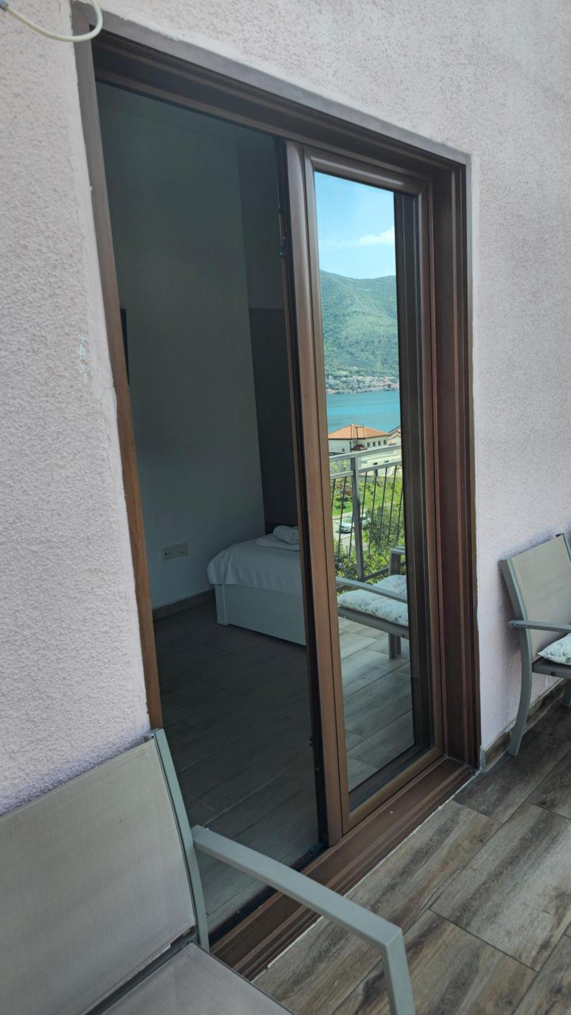 Modern Seaside Escape - Stunning Sea View - Private & Stylish Apartment Kotor Bagian luar foto