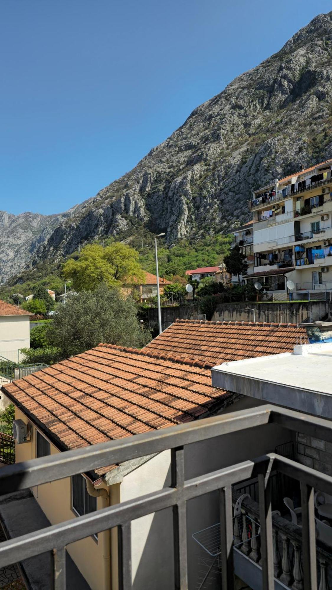 Modern Seaside Escape - Stunning Sea View - Private & Stylish Apartment Kotor Bagian luar foto