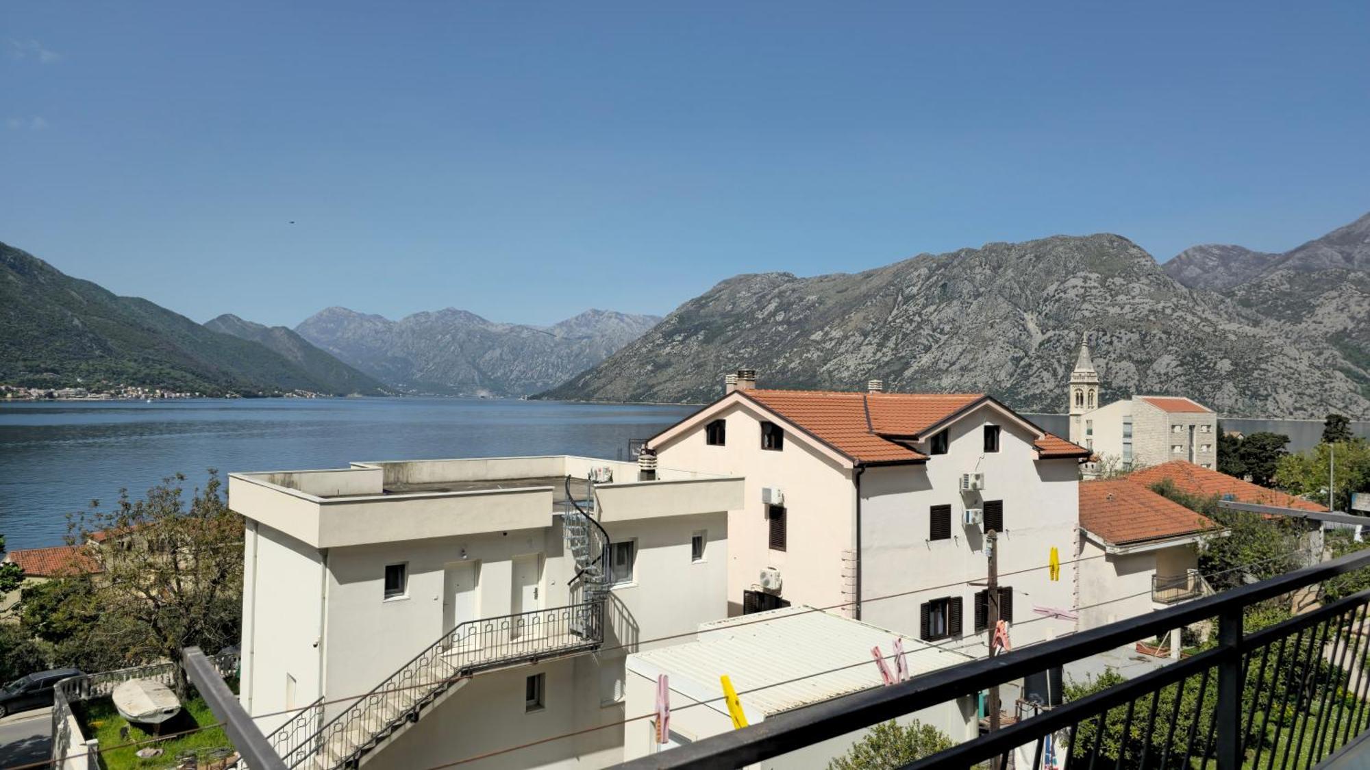 Modern Seaside Escape - Stunning Sea View - Private & Stylish Apartment Kotor Bagian luar foto