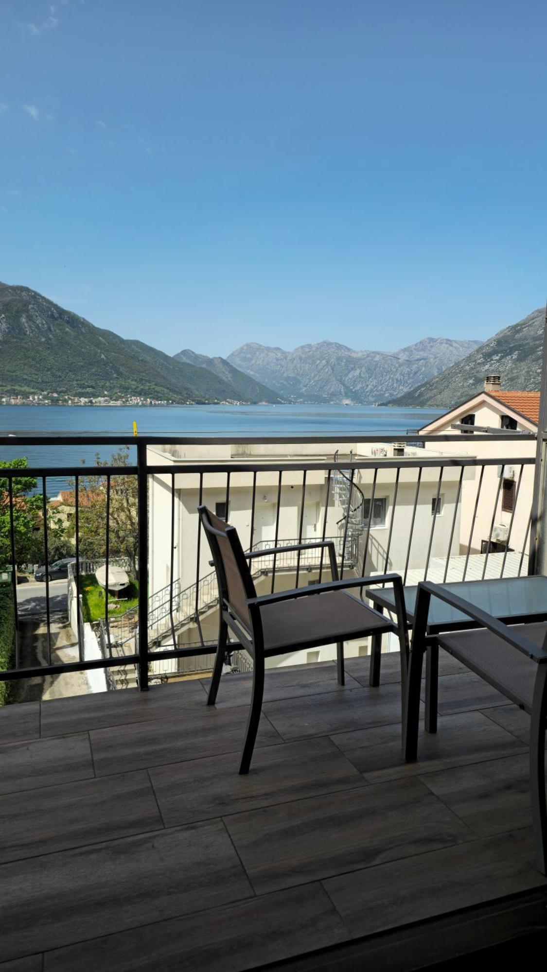 Modern Seaside Escape - Stunning Sea View - Private & Stylish Apartment Kotor Bagian luar foto