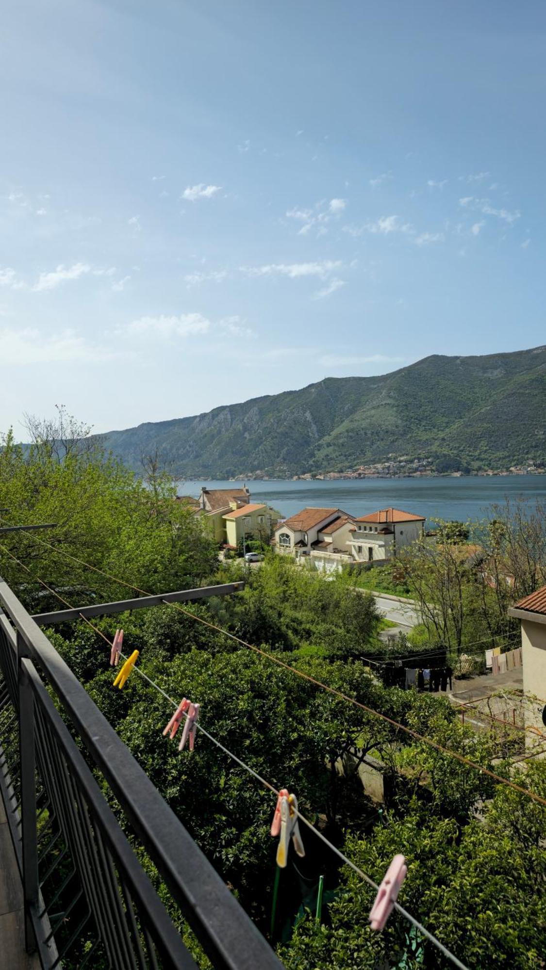 Modern Seaside Escape - Stunning Sea View - Private & Stylish Apartment Kotor Bagian luar foto