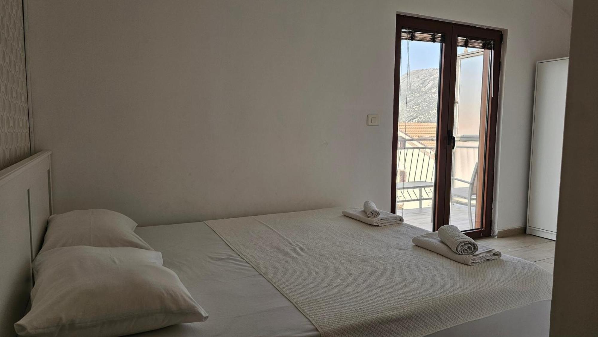 Modern Seaside Escape - Stunning Sea View - Private & Stylish Apartment Kotor Bagian luar foto