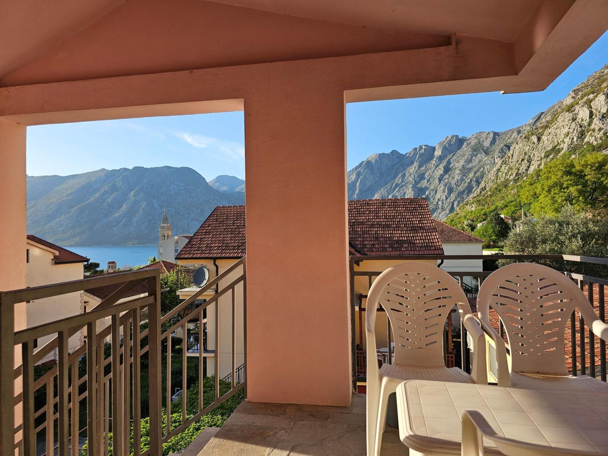 Modern Seaside Escape - Stunning Sea View - Private & Stylish Apartment Kotor Bagian luar foto