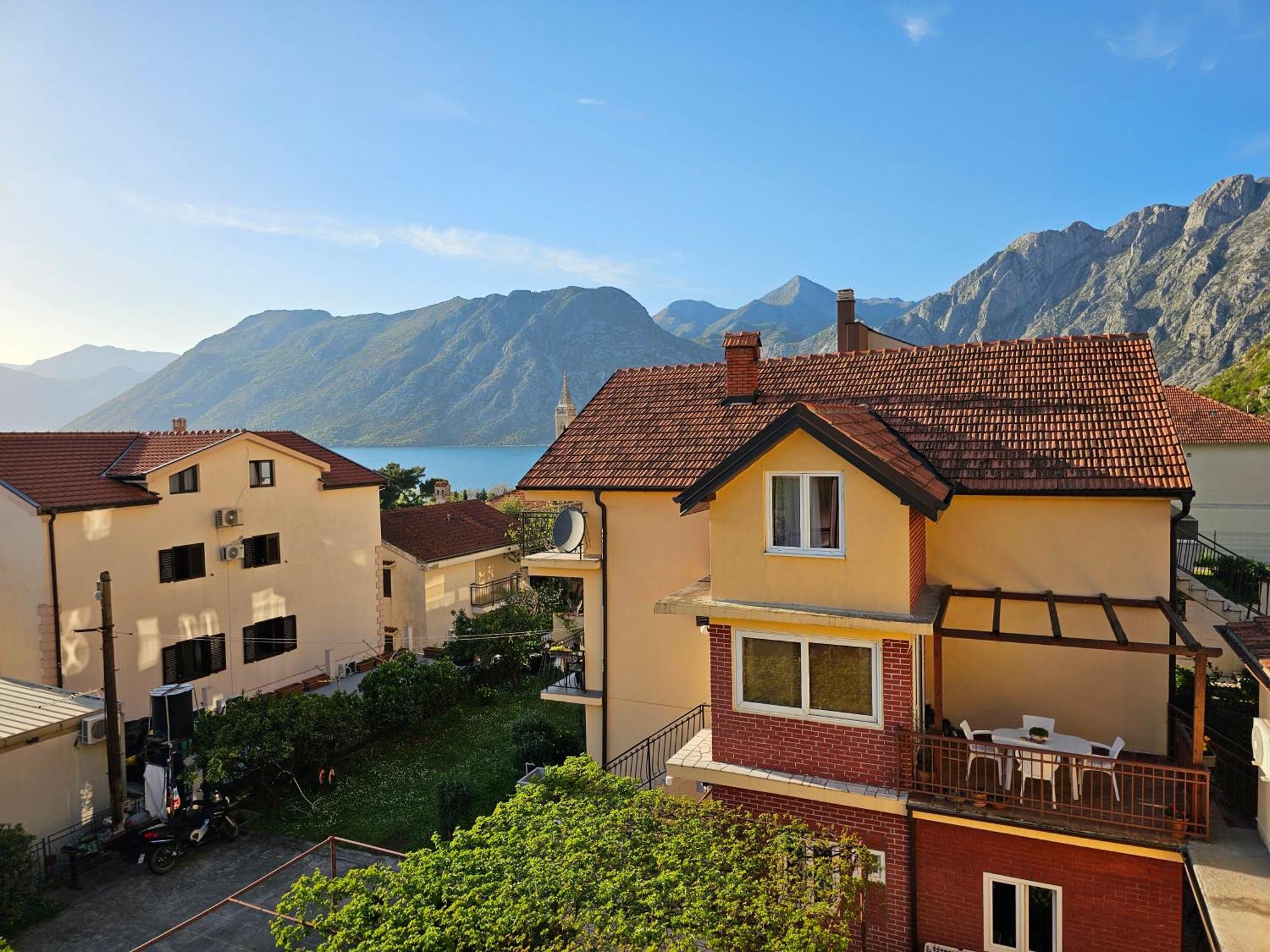 Modern Seaside Escape - Stunning Sea View - Private & Stylish Apartment Kotor Bagian luar foto
