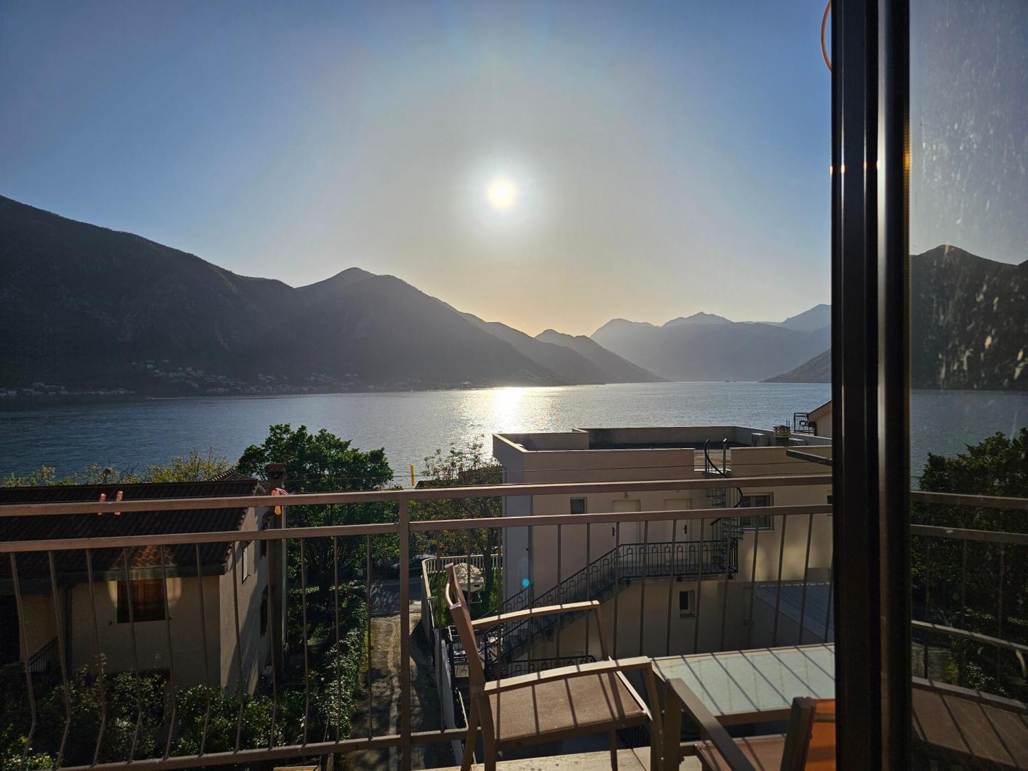 Modern Seaside Escape - Stunning Sea View - Private & Stylish Apartment Kotor Bagian luar foto