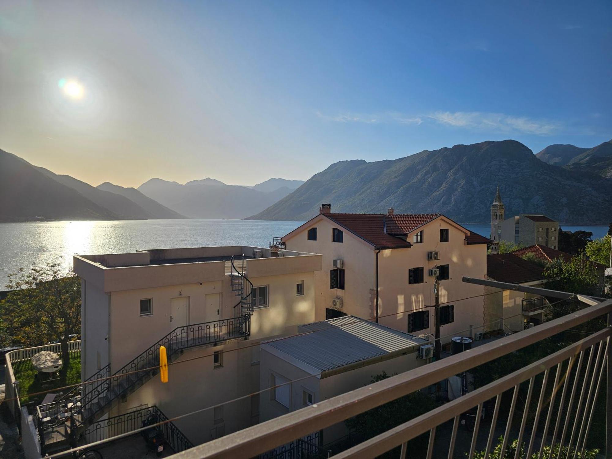 Modern Seaside Escape - Stunning Sea View - Private & Stylish Apartment Kotor Bagian luar foto