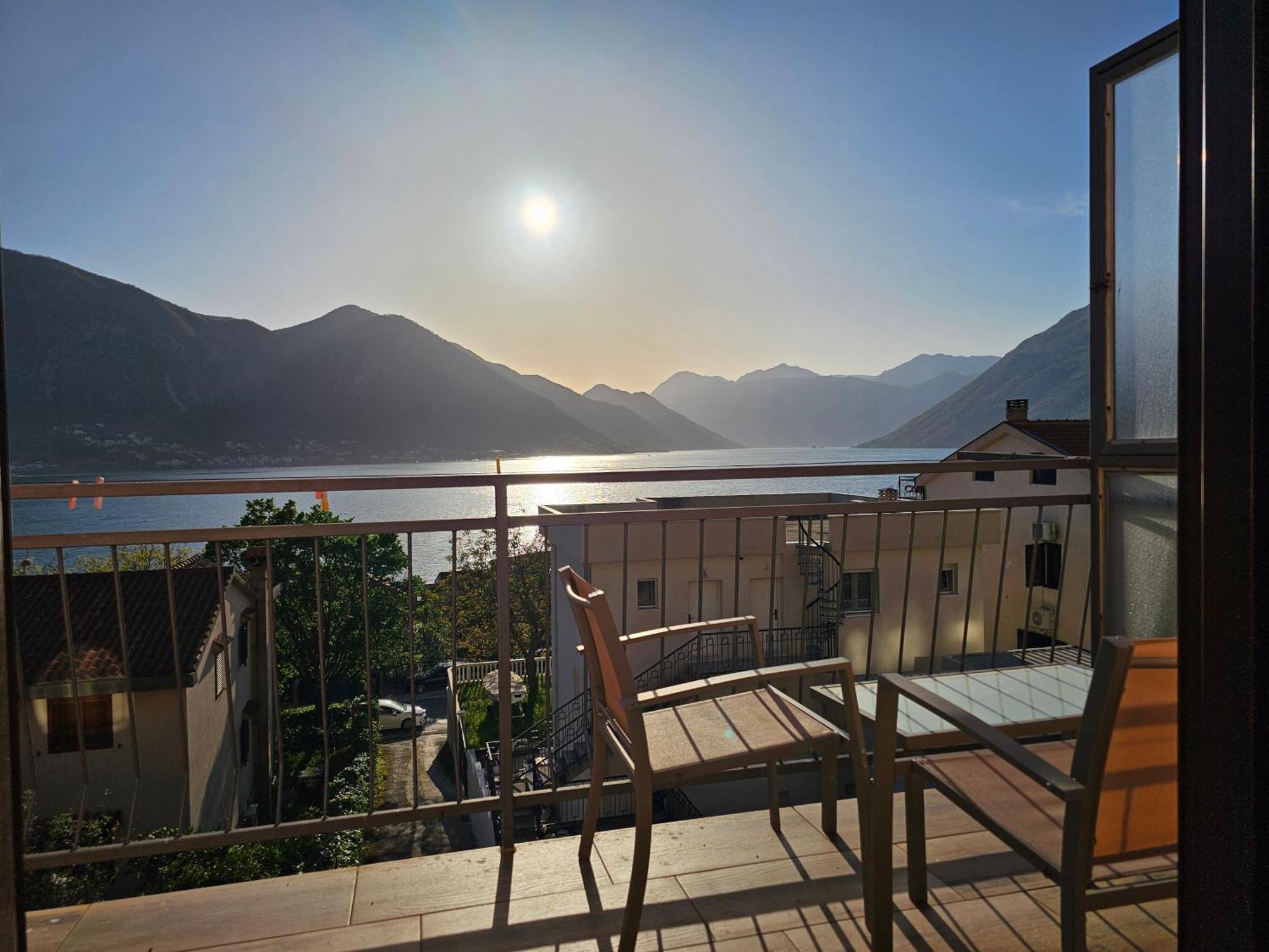 Modern Seaside Escape - Stunning Sea View - Private & Stylish Apartment Kotor Bagian luar foto