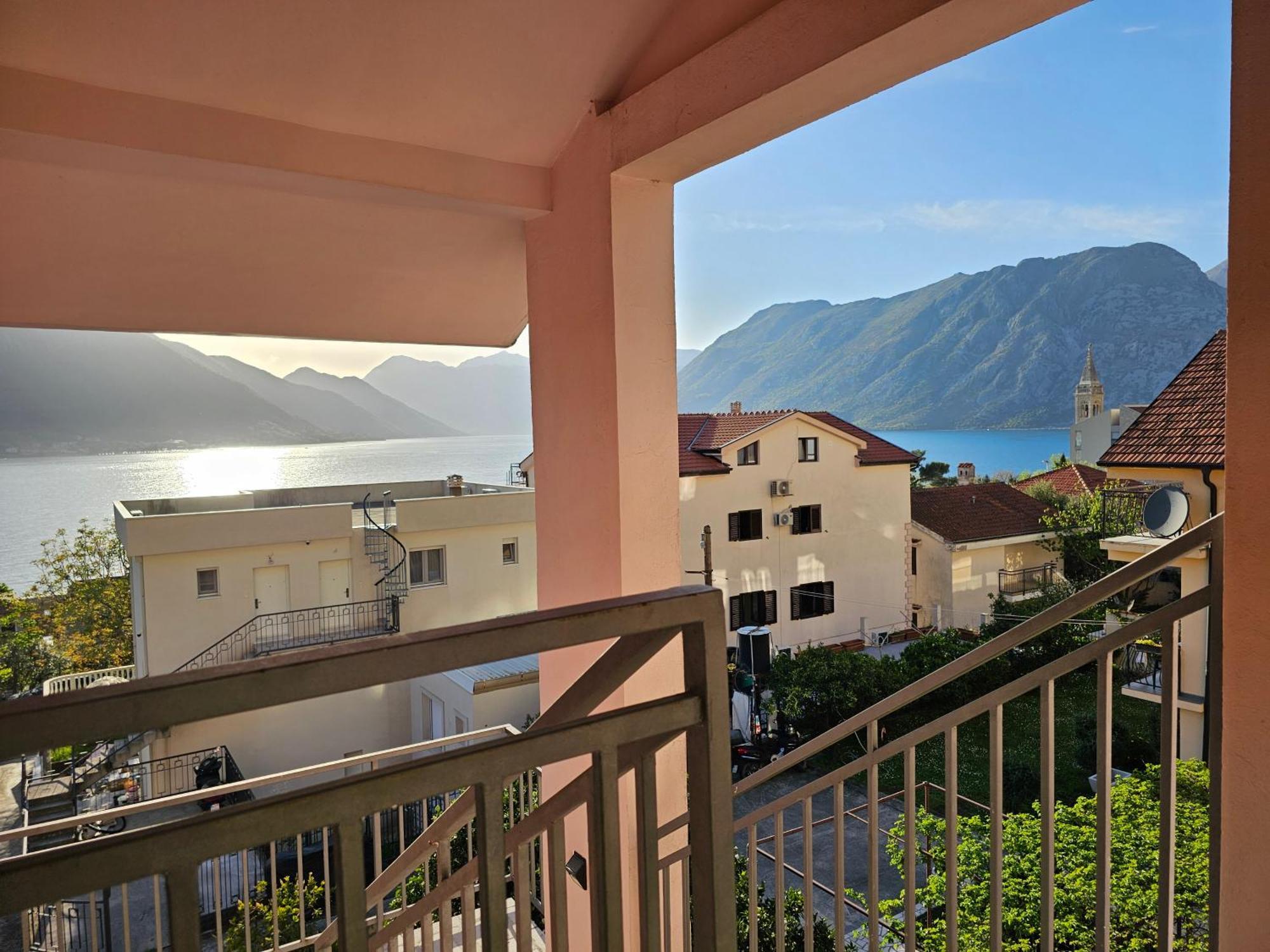 Modern Seaside Escape - Stunning Sea View - Private & Stylish Apartment Kotor Bagian luar foto
