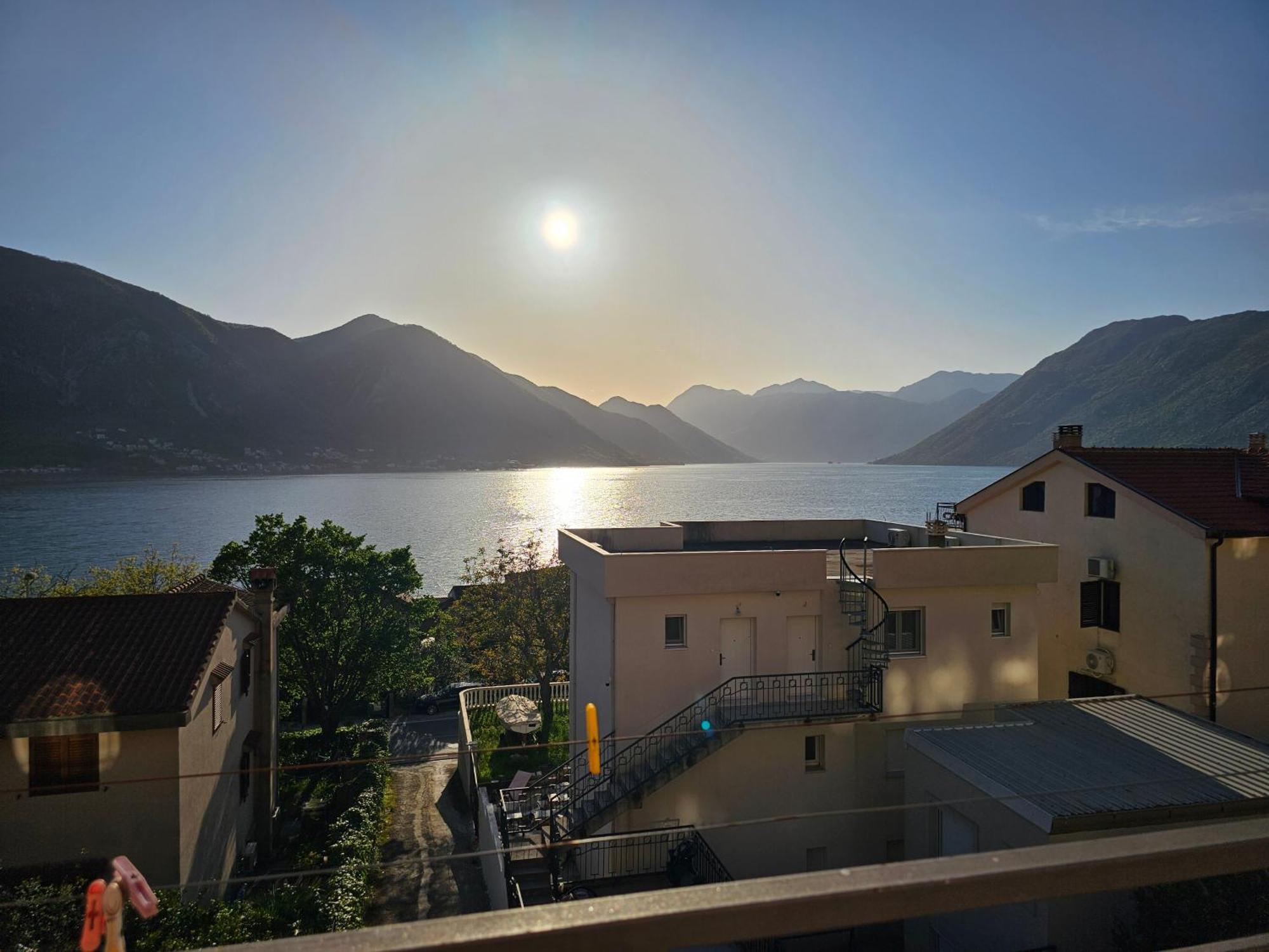 Modern Seaside Escape - Stunning Sea View - Private & Stylish Apartment Kotor Bagian luar foto
