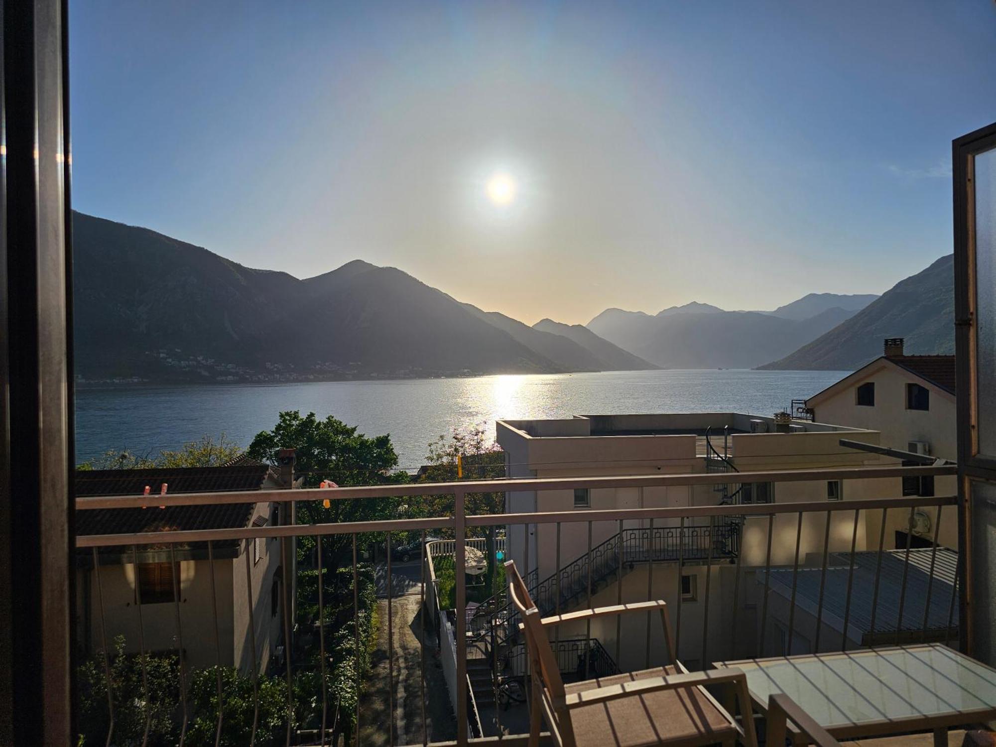 Modern Seaside Escape - Stunning Sea View - Private & Stylish Apartment Kotor Bagian luar foto