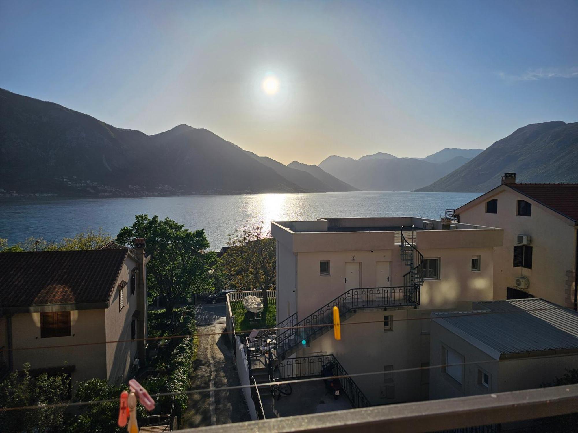 Modern Seaside Escape - Stunning Sea View - Private & Stylish Apartment Kotor Bagian luar foto